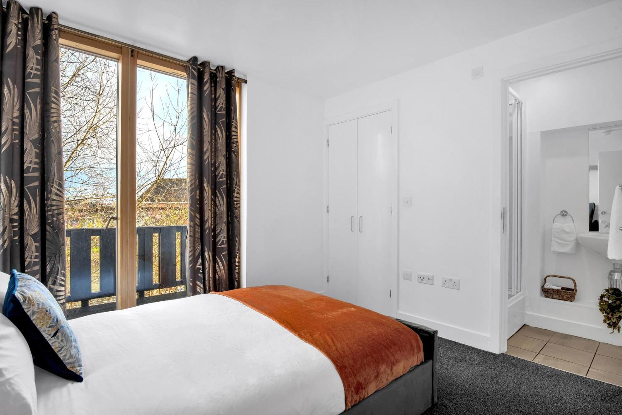 Luxury Waterfront Property With Free Parking Coventry Esterno foto