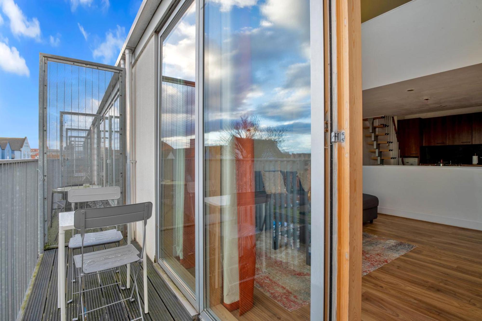 Luxury Waterfront Property With Free Parking Coventry Esterno foto