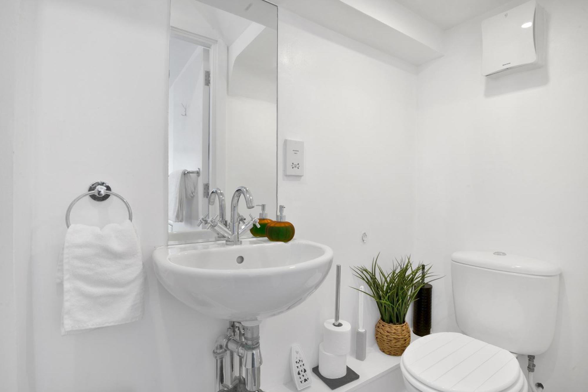 Luxury Waterfront Property With Free Parking Coventry Esterno foto